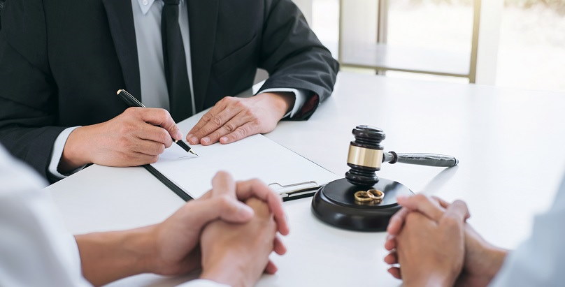 How To Prepare For Your First Meeting With Your Divorce Lawyer